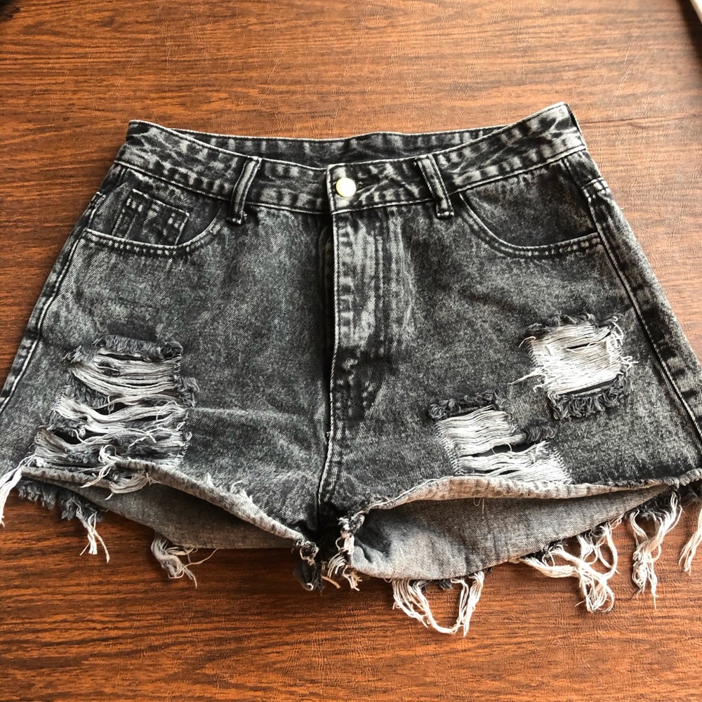 SHEIN BLACK DISTRESSED DENIM SHORTS